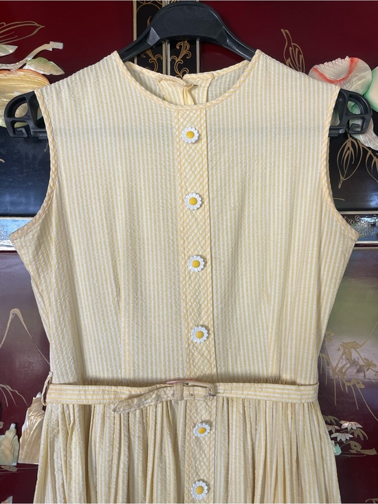 Vintage Dresses & Skirts - 1950s daisy seersucker pleated dress